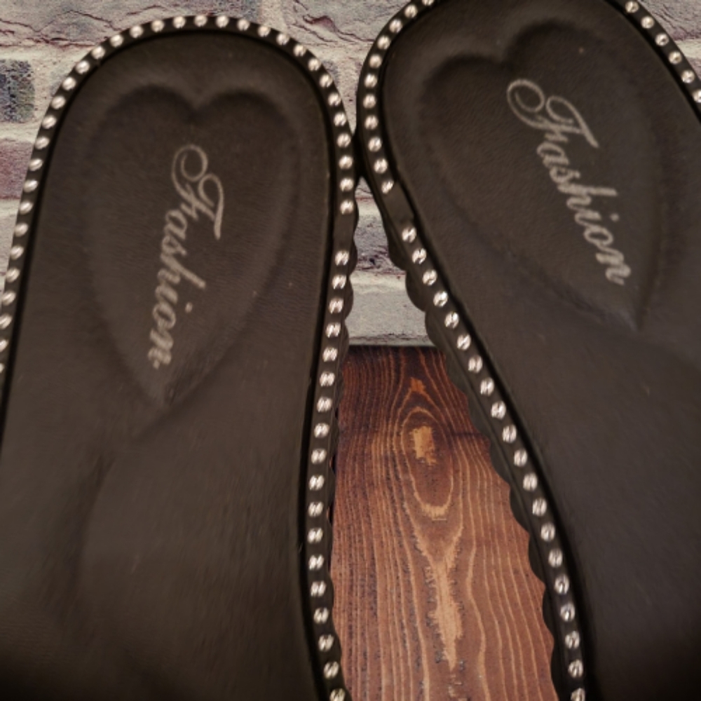 Flip Flops - Picture 2 of 4